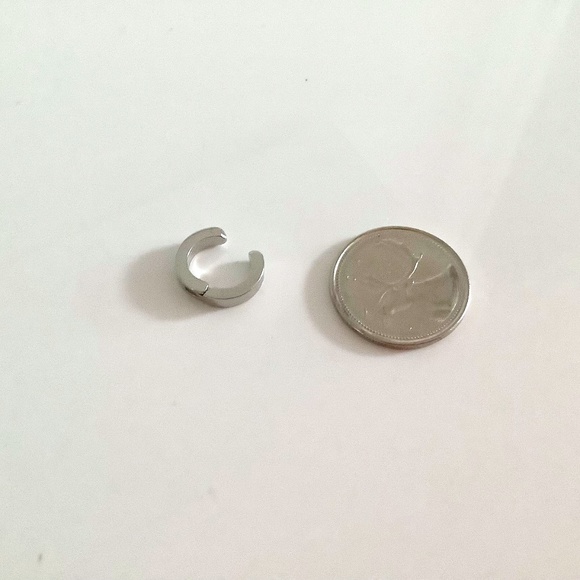 Mia stainless steel ear clip - Picture 1 of 2